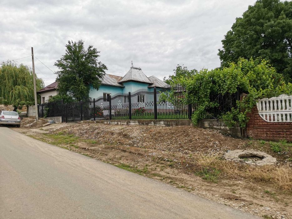 Casa renovata 172 mp + teren  1365 mp in Racarii de sus, oras Filiasi