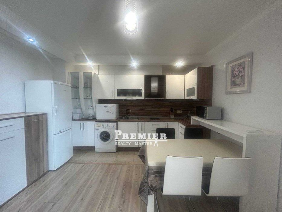 Продава се Двустаен апартамент в Бургас, Лазур - 70 кв.м за 5000 €/кв.м - Снимка #7