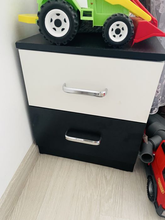 Спальный гарнитур срочно продам