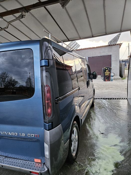 Opel Vivaro 8+1 locuri