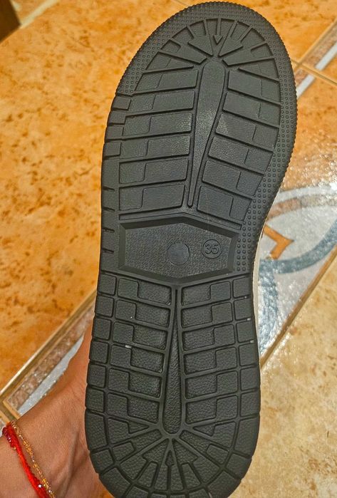 Високи спортни обувки GIRAFFE