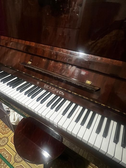 Пианино «Беларусь» со вращающимся стульчиком