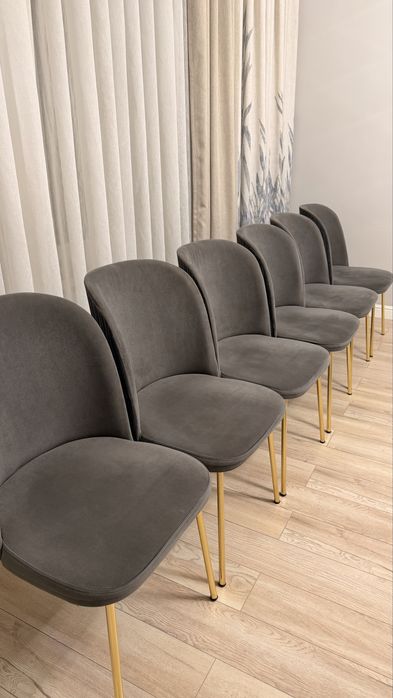 Продается Стол со стульями в идеальном состояний