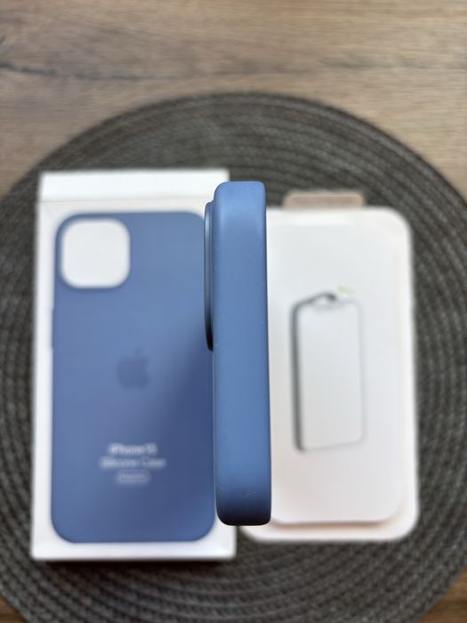 Vand husa iphone 15 originala Apple Magsafe