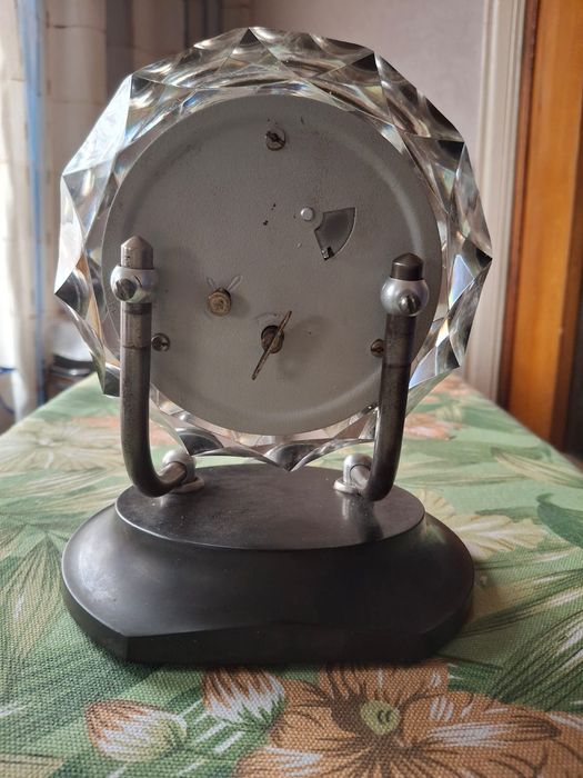 Продам часы ностольные ссср.