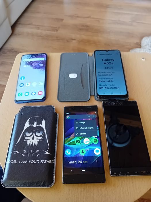 Vând  patru telefoane mobile