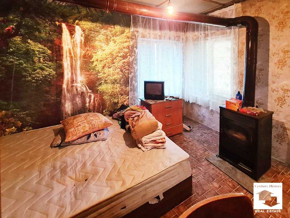 155078 Едноетажна къща с равен двор, кладенец и гараж в с. Сушица