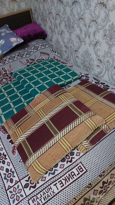 Продаются 2 шт  сидушки разм 45×45 см и толщиной 4см из крепкого парол