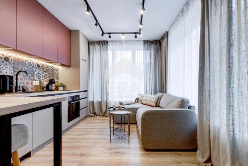 Продава се Тристаен апартамент в София, Център - 104 кв.м за 1614 €/кв.м - Снимка #2