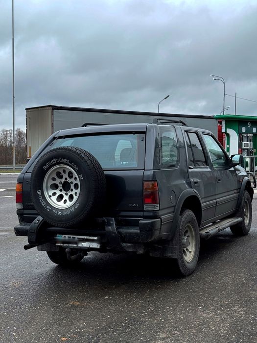 Opel frontera A 2.4i