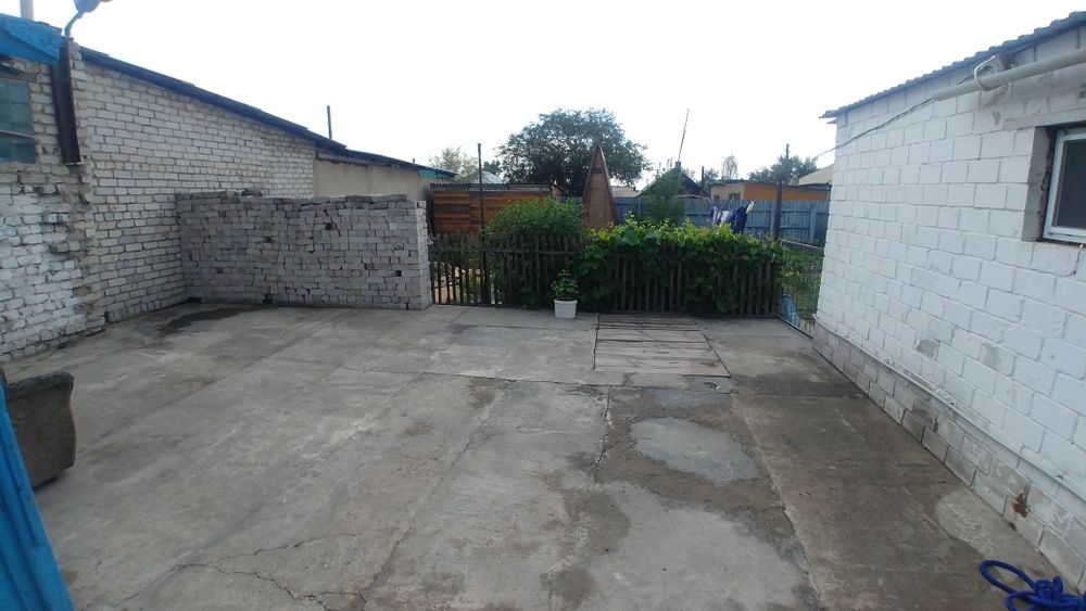 Дом вдоль дороги