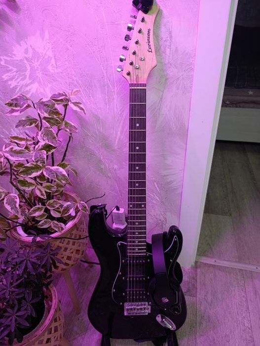 Продам или обменяю электрогитару