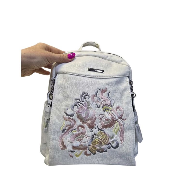 Елегантна и стилна дамска раница с флорална бродерия