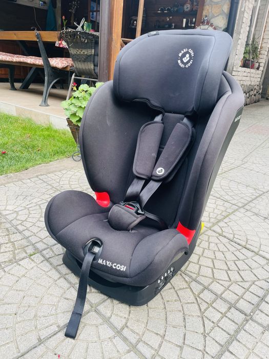Столче за кола Maxi Cosi Titan черно с Isofix 9-36кг
