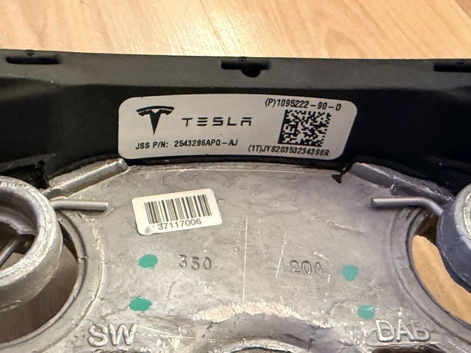 ПЕРФЕКТЕН! Волан Tesla Model 3/Y Фейслифт ОРИГИНАЛЕН!