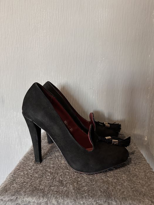 Черные замшевые туфли