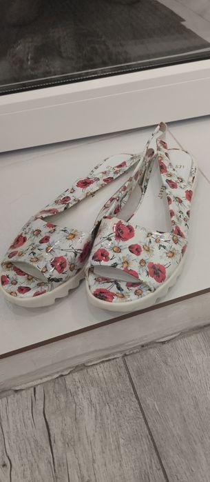 Босоножки женские