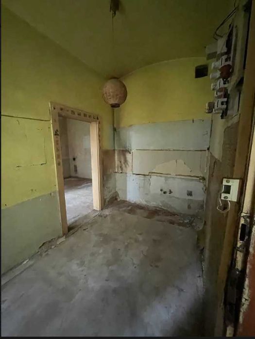 caut meserias renovari apartament