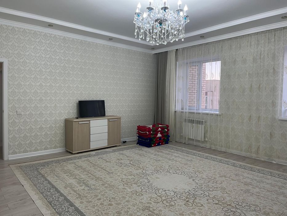 Сдаётся 2 - ком квартира на Батыс 2