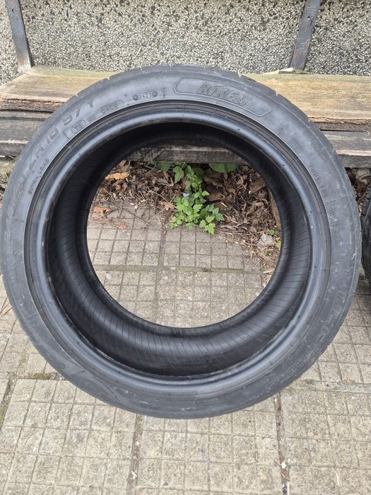 Две гуми 245/40/18