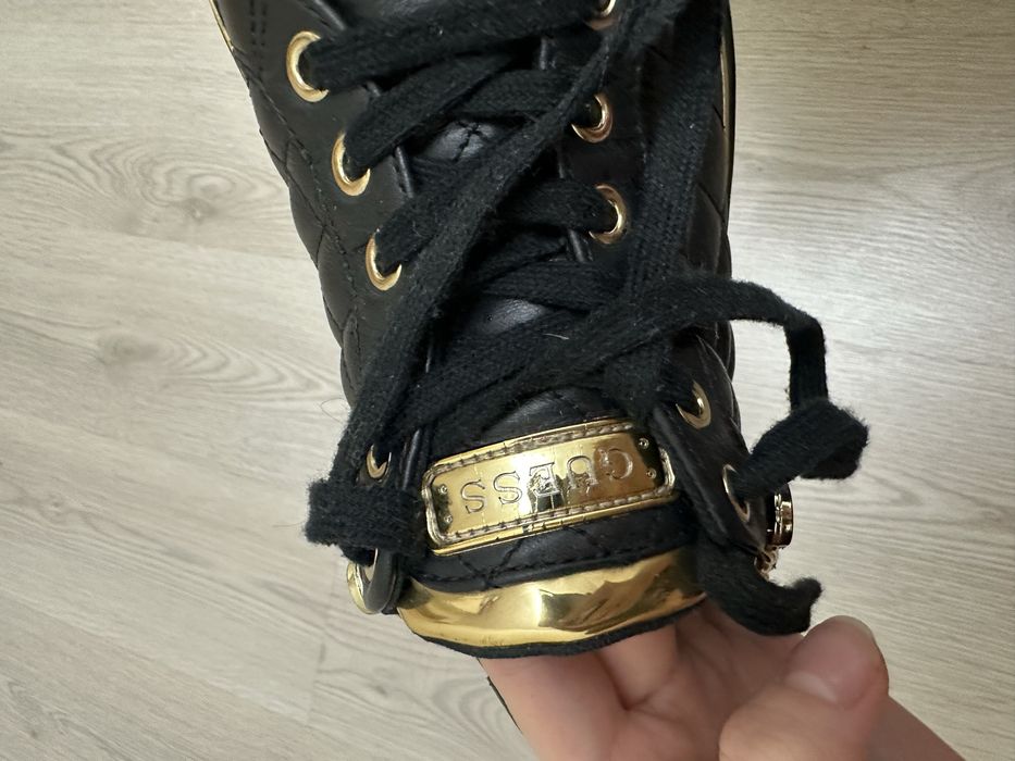 Кроссовки Guess с цепочкой