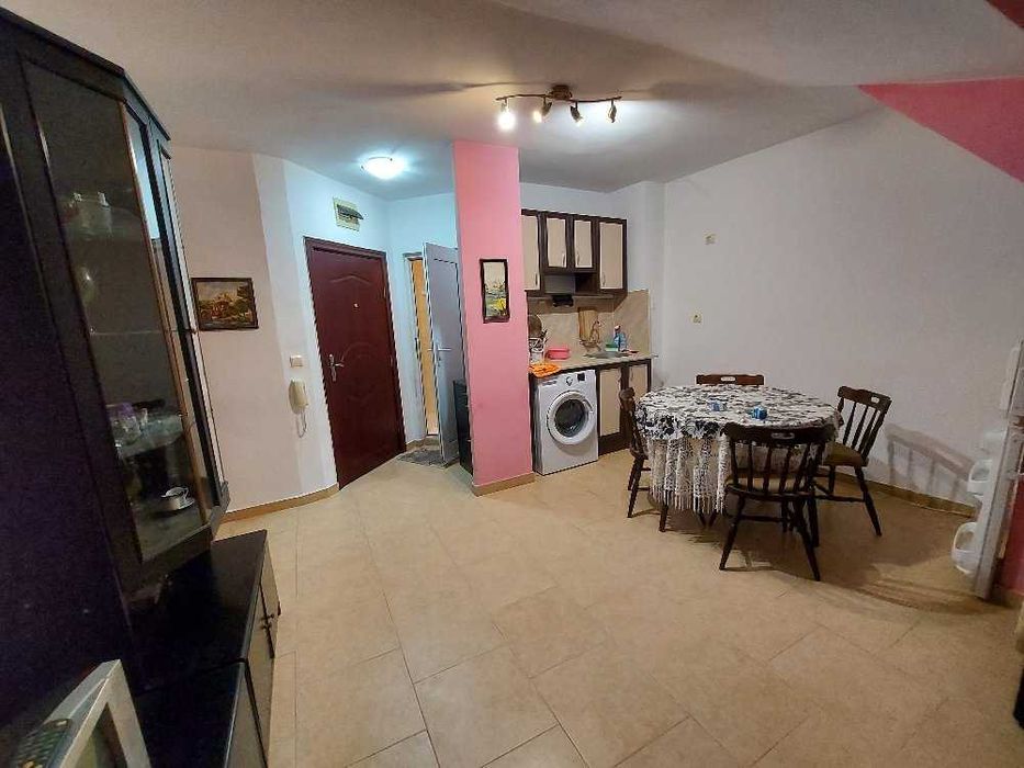 Дава се под наем Двустаен апартамент в Бургас, Възраждане - 60 кв.м за 153 € - Снимка #2