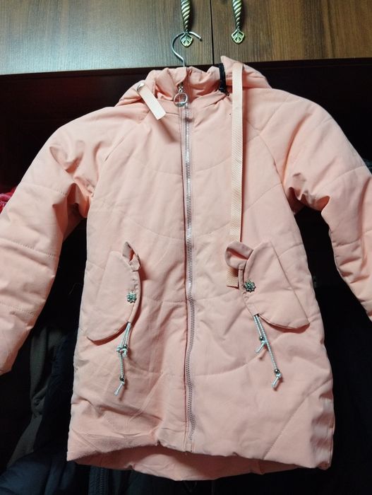 Продам куртку для девочки