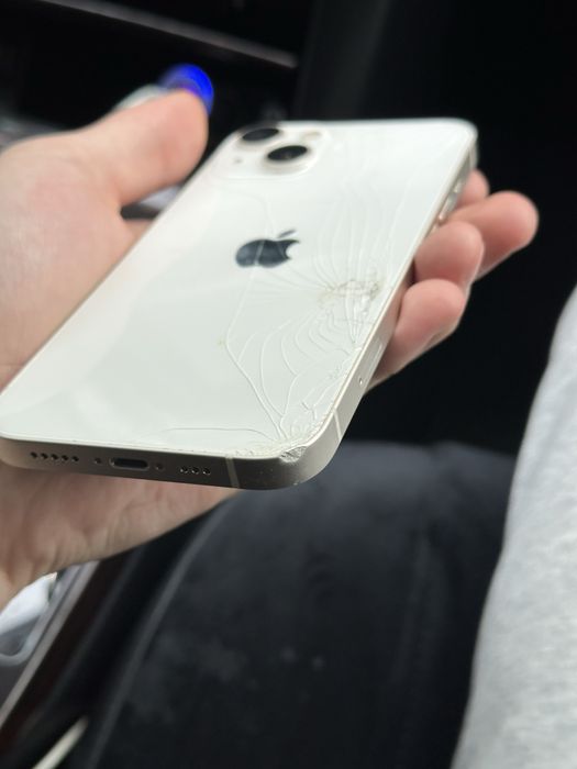 iPhone 13 телефон