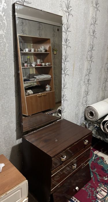 Продается б/у трюмо