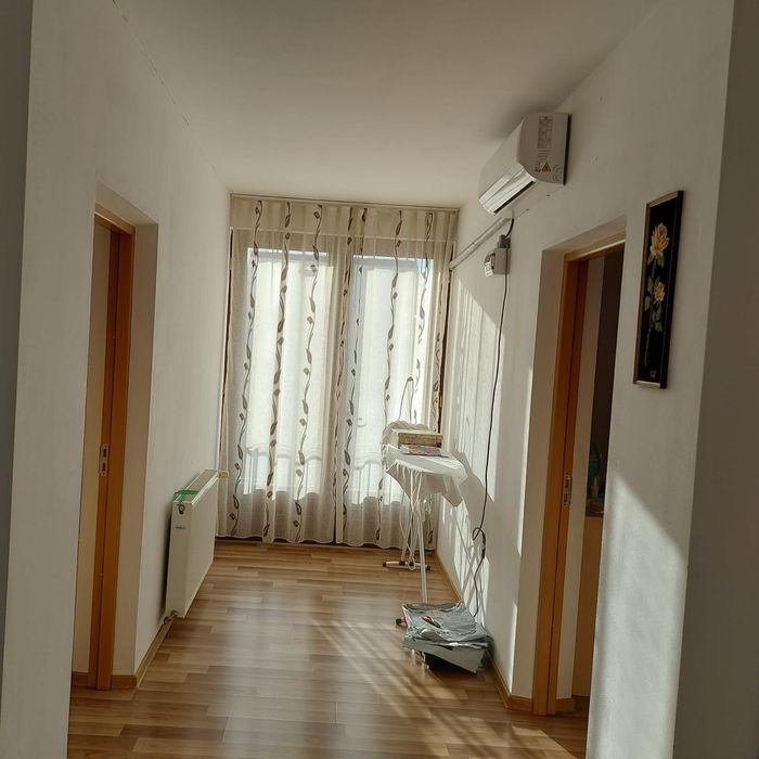 Vând casă ideală pentru 2 familii cu 2 întrări  Sanmartin  Oradea