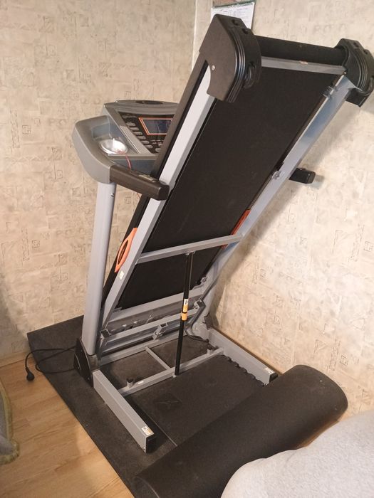 Продавам бягаща пътека Kondition HT-7700 FIT