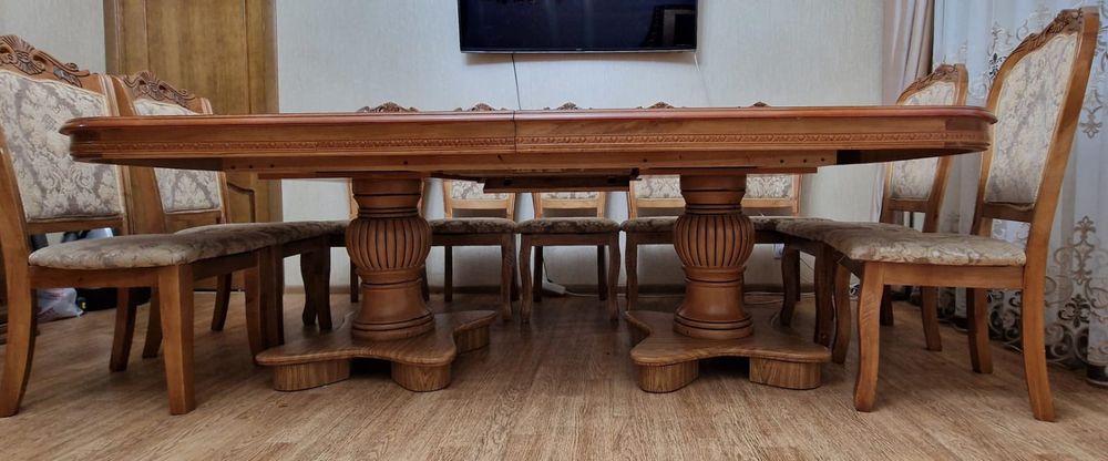 Стол со стульями