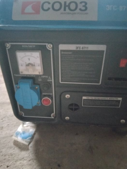 Бензиновыи. Электрогенератор