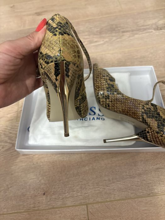 Vand sandale originale GUESS BY MARCIANO.