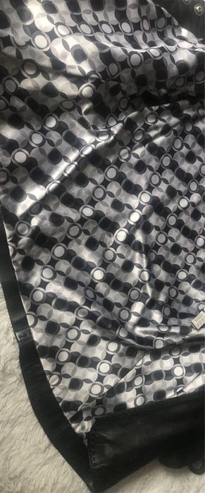 Женская кожан . Куртка .