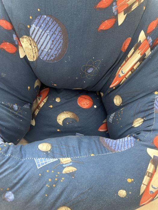 Продается подушка сиденье для малышей