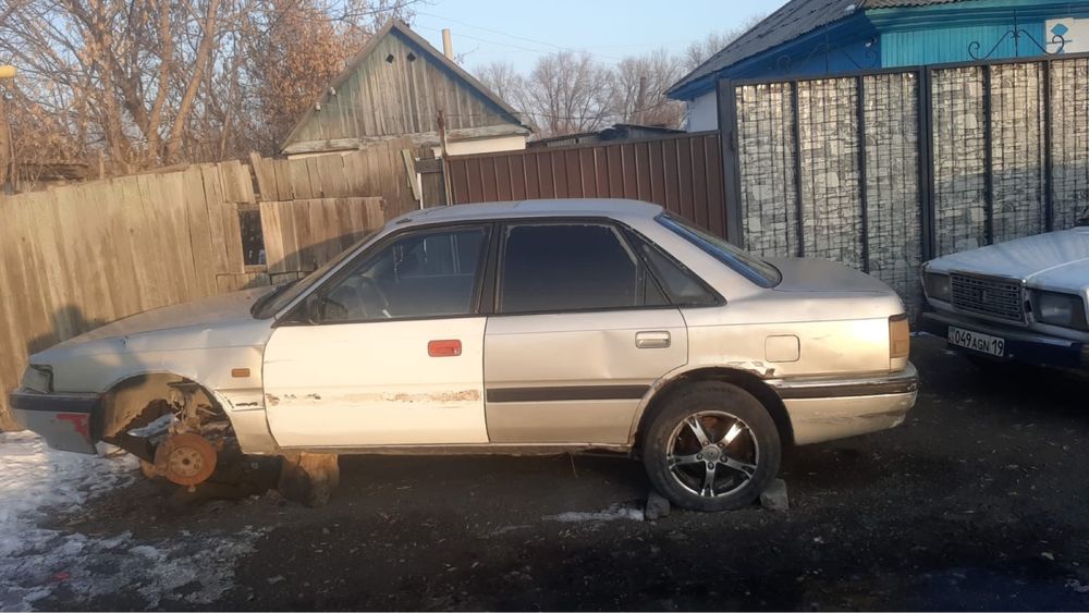 Продам машину мазду 626