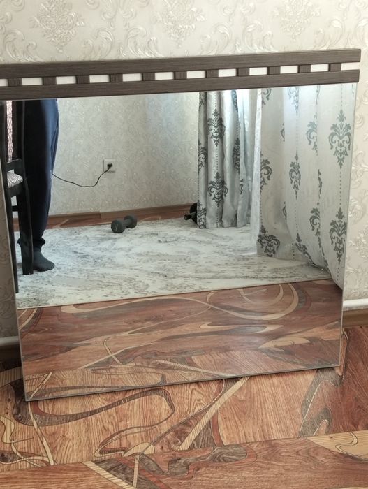Продам зеркало настенное 1м*1м