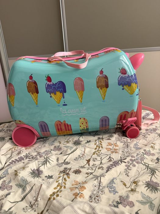 Valiza gen Trunki