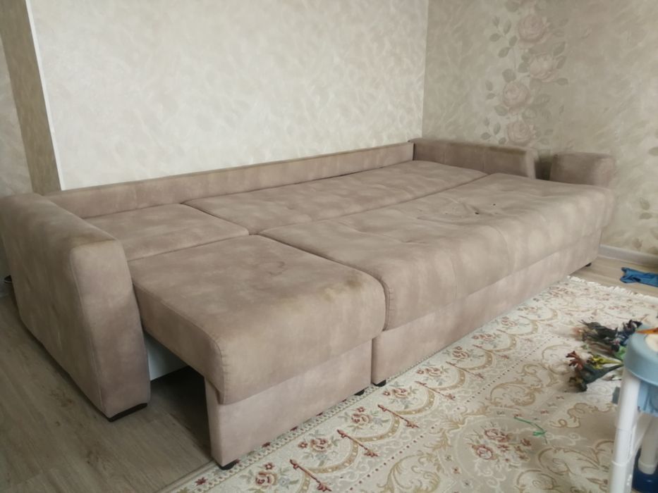 Диван б/у 300х150 см, учитывая спинки