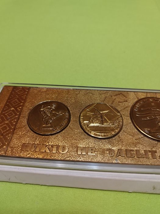 Продавам плакети