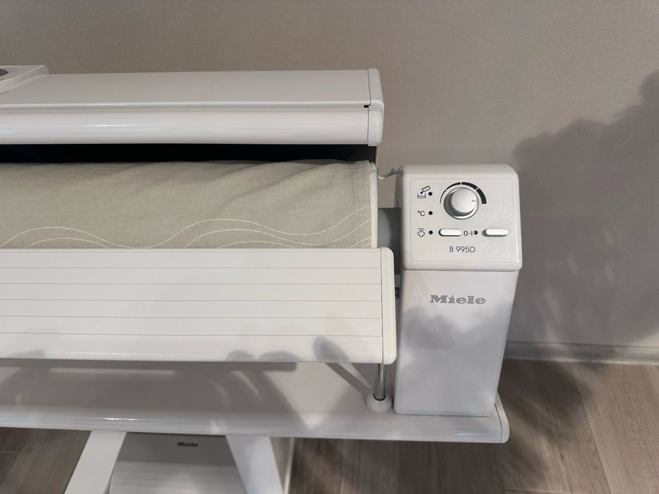 Гладачна машина Miele B995D