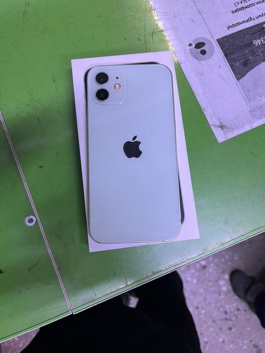 iPhone 12  продается
