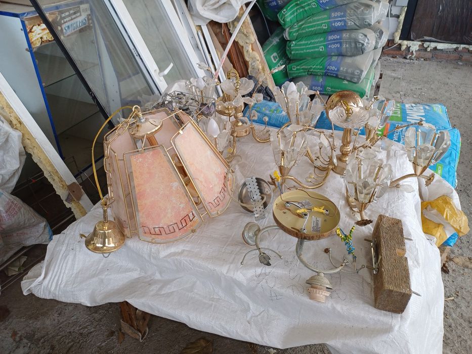 Продам люстры б/у.