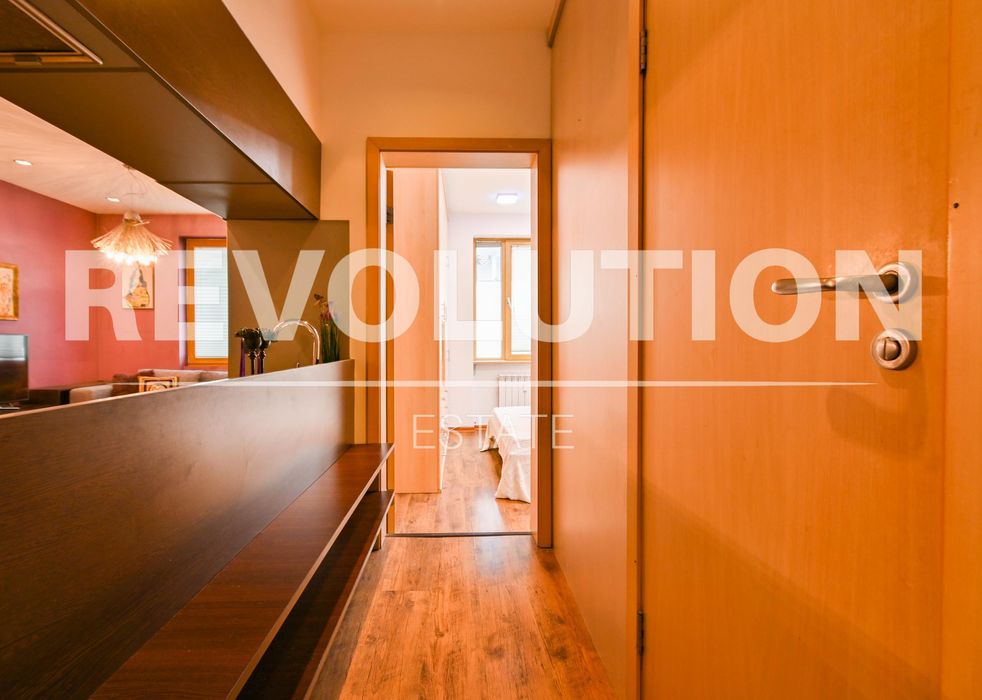 Дава се под наем Тристаен апартамент в София, Център - 96 кв.м за 1500 € - Снимка #10