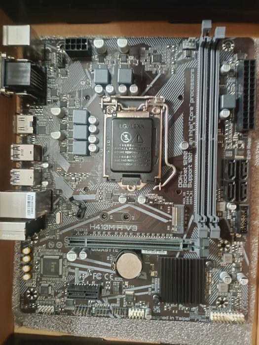 Материнская плата gigabyte