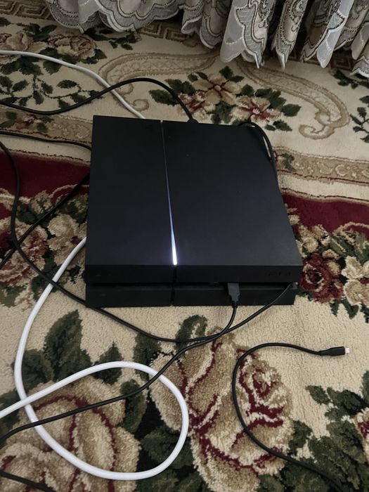 Продам Ps 4 fat прошытая 1 тб