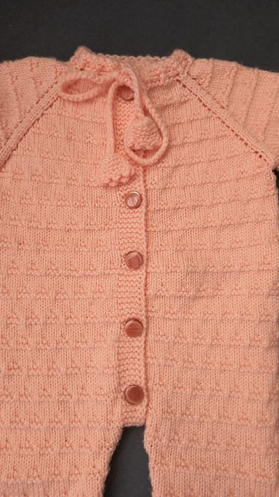 Бебешки ръчно плетени дрехи