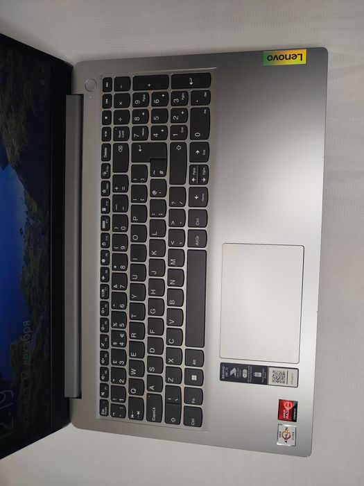Лёгкий и мощный ноутбук Lenovo на DDR5 AMD Athlon 7120 8/256