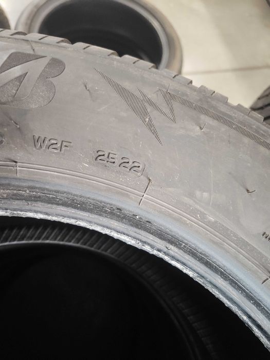 2бр.зимни гуми 225/60/17 Bridgestone
